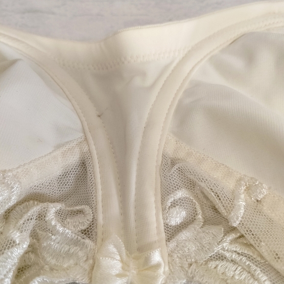 Cream Lace Women's 1st & Curve 44D Underwire Back Closure Lace Trim - Picture 5 of 11
